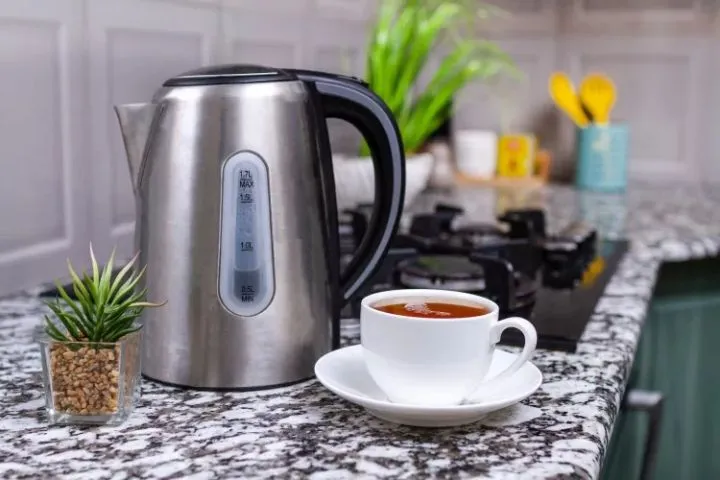 how does cordless electric kettle work